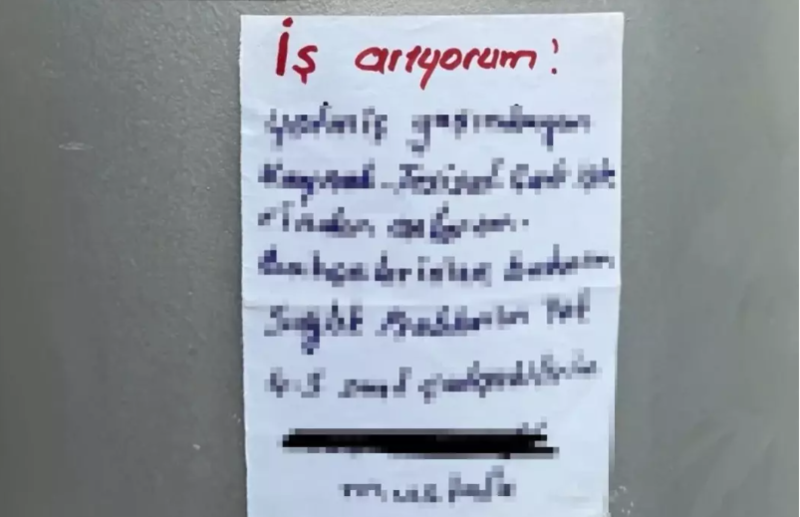 İş axtaran 70 yaşlı kişinin divardan asdığı elan, görən hər kəsi təsirləndirib