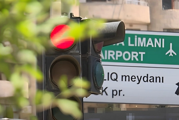 Budaqların "gizlətdiyi" işıqforlar - Sürücülər NARAZIDIRLAR