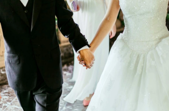 İtaliyada qadın psixiatr öz xəstəsi ilə evlənmək istədi: Peşman oldu