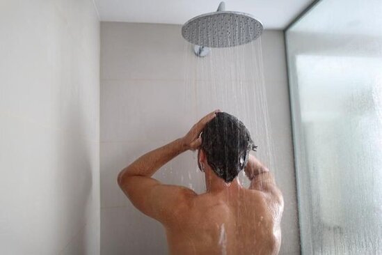 Britaniya sakinlərindən yuyunma vaxtını azaltmaq xahiş olundu