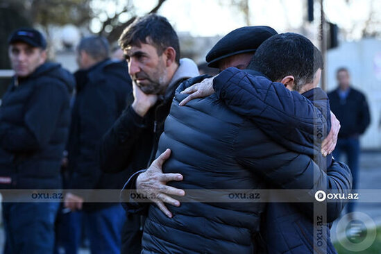 Helikopter qəzasında həlak olan hərbçilərimizin cənazələri ailələrinə təhvil verilir - FOTO