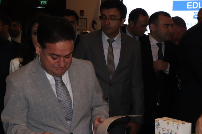 Murad Dadaşov yeni görüntüsü ilə mat qoydu - FOTO