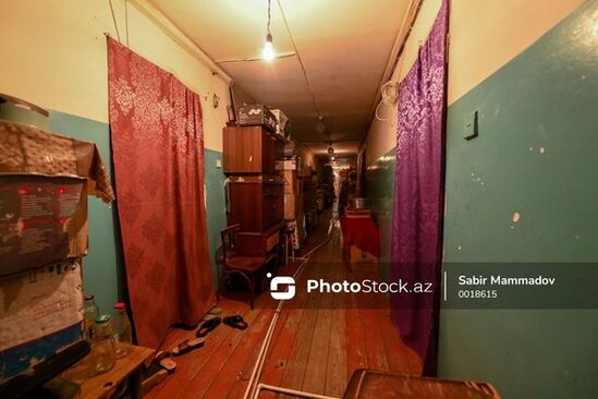 Məcburi köçkünlərin sığındıqları kollec yataqxanası: Sanki o da müharibədən çıxıb