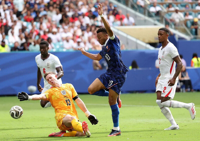 Mbappe futbol üzrə dünya çempionatlarında oyun sayına görə Maradonanı keçib