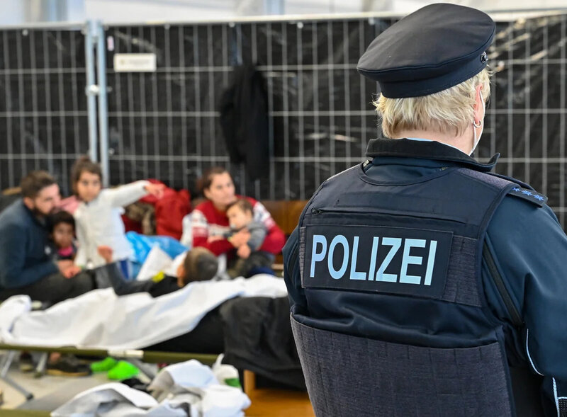 Almaniya polisləri miqrasiya siyasətinə görə gücsüzlükdən şikayət edirlər