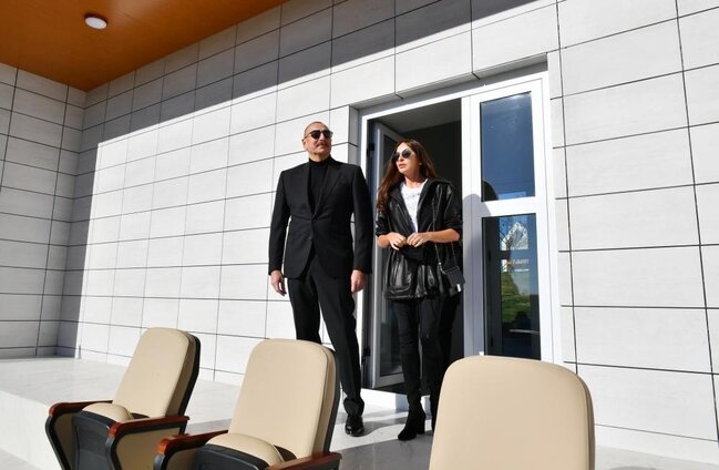 İlham Əliyev ailəsiylə Olimpiya İdman Kompleksində - FOTOLAR