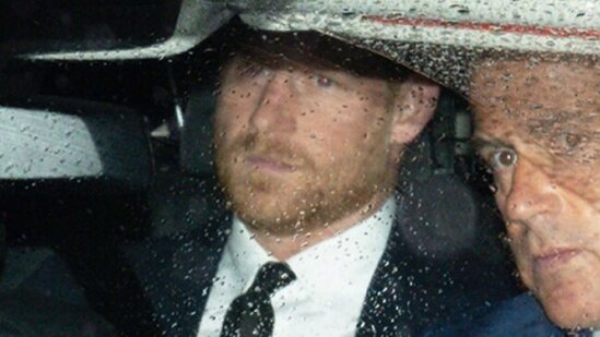 Kraliça ilə vidalaşa bilmədi