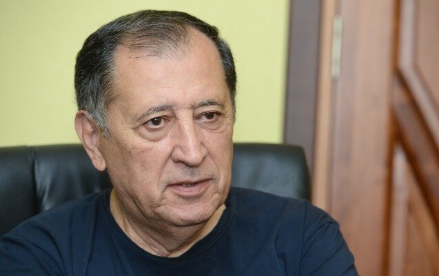 "Kəmaləddin Heydərov gecə saat 2-də yığır ki, dur gəl" - Baba Vəziroğlu