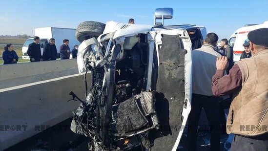 Kürdəmirdə mikroavtobus aşıb: Yaralananlar var - FOTO