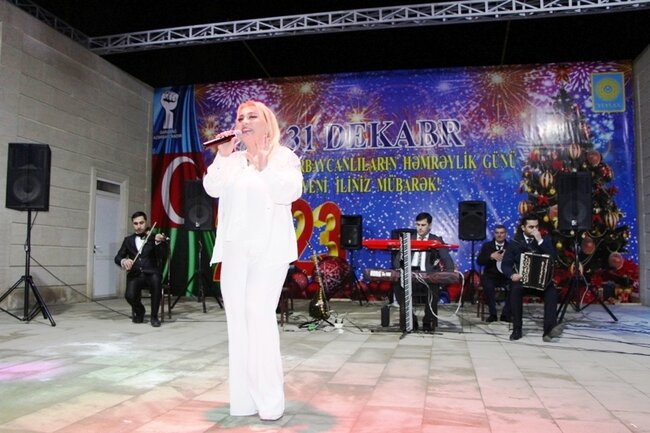Yevlaxda möhtəşəm bayram konserti