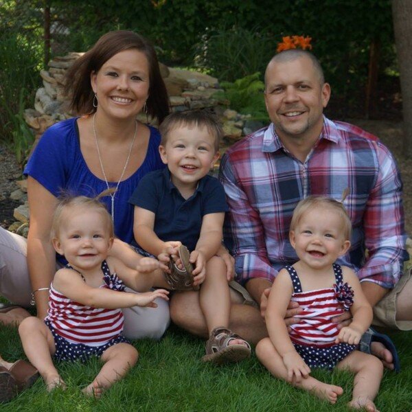 Doğulanda əl-ələ tutan əkizlər indi də ayrılmırlar - FOTOLAR