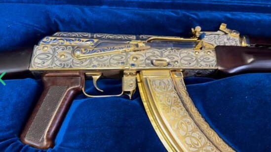 Rusiya gömrüyü qızıl Kalaşnikov tüfəngini müsadirə edib