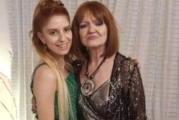 Məşhur müğənni qızına: "Danışsan, səni silərəm"