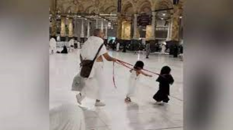 Kəbəyə gedən ata uşaqlarını BAĞLADI... Səbəbi isə DİQQƏT ÇƏKDİ - VİDEO