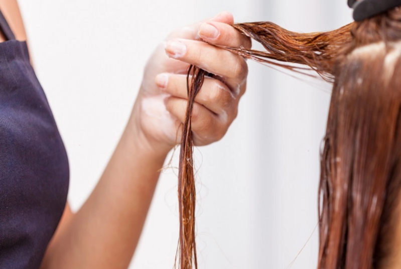 Saçına etdirdiyi keratin proseduru başına bəla oldu – Səhiyyə Nazirliyindən RƏSMİ CAVAB