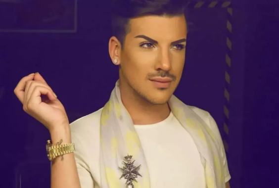 Kerimcan Durmaz Bakıda geyimi səbəbindən Şəhidlər Xiyabanına buraxılmadı - FOTO