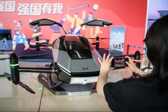 Uçan avtomobil təqdim edildi - FOTO