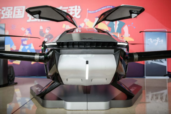 Uçan avtomobil təqdim edildi - FOTO