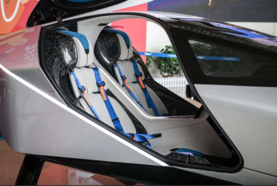 Uçan avtomobil təqdim edildi - FOTO