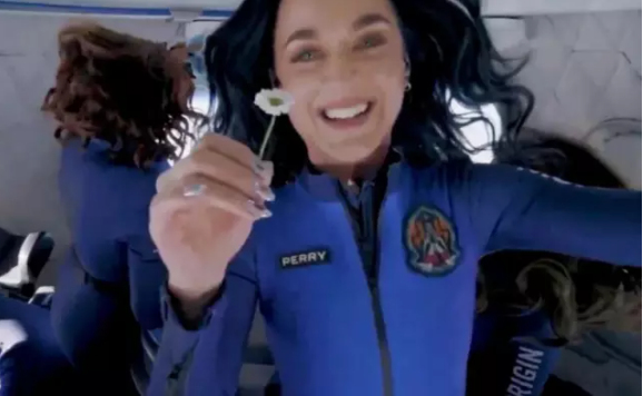 Müğənni Keti Perrinin kosmosdan görüntüləri yayıldı