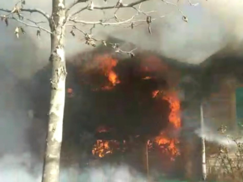 Sumqayıtda mağaza və dönərxana yanıb