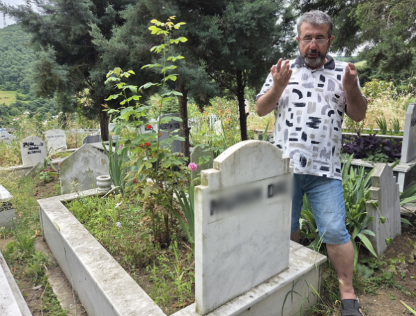 Kirayəçisinin ölmüş atasının məzarına gedib şikayət etdi - VİDEO