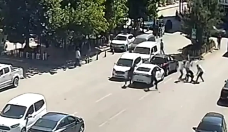 Ev sahibi ilə kirayəçi arasında başlayan kombi davası qanla bitdi - VİDEO