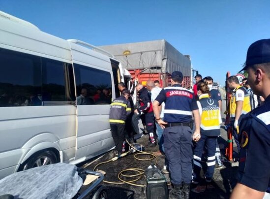 Tələbələrlə dolu avtobus QƏZAYA DÜŞDÜ - FOTO