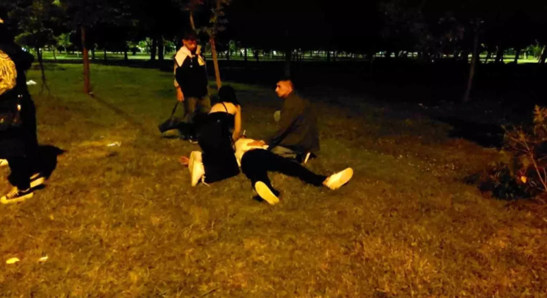 Konsert çıxışı zamanı bıçaqlı dava düşüb