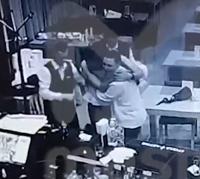 Krokusda güllə yarası alan şəxs canını belə qurtarıb - VİDEO