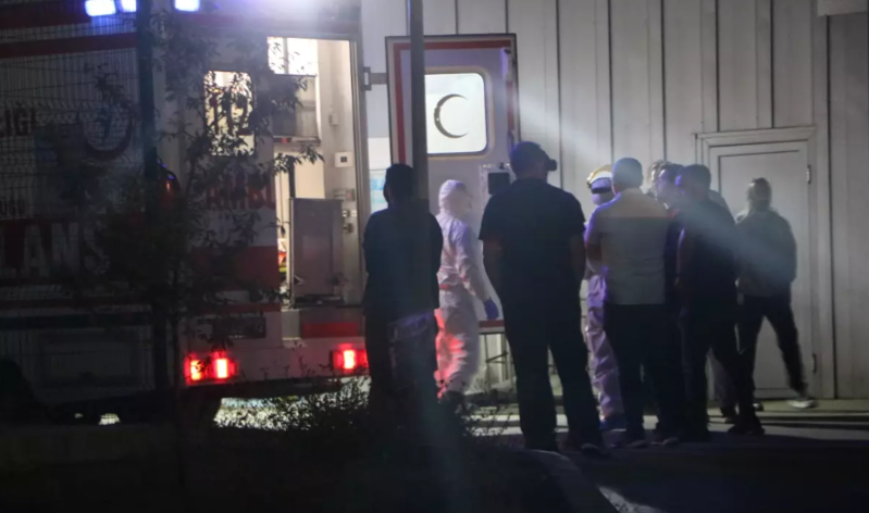 Yolda saxlanılan avtomobildən çıxan şübhəli qaz 9 polisi zəhərlədi, 2-si reanimasiyada!