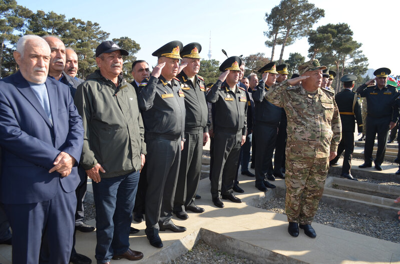 Kərim Vəliyev general-mayorun dəfnində - FOTO