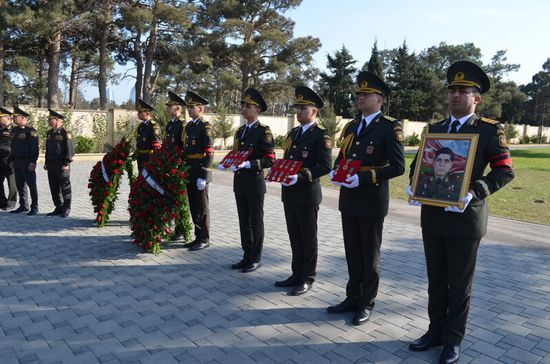 Kərim Vəliyev general-mayorun dəfnində - FOTO