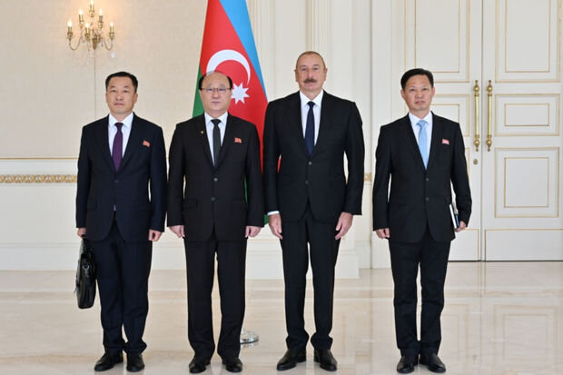 İlham Əliyev KXDR-in Azərbaycana yeni təyin olunmuş səfirinin etimadnaməsini qəbul edib - FOTO