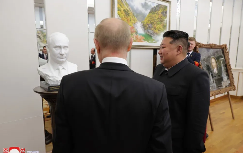 KXDR liderinin Putinə verdiyi hədiyyə məlum oldu - FOTO