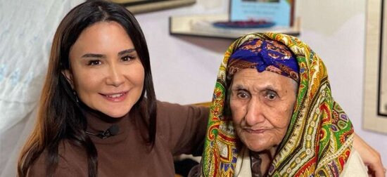 Leyla 131 yaşlı qadınla bir arada - FOTO