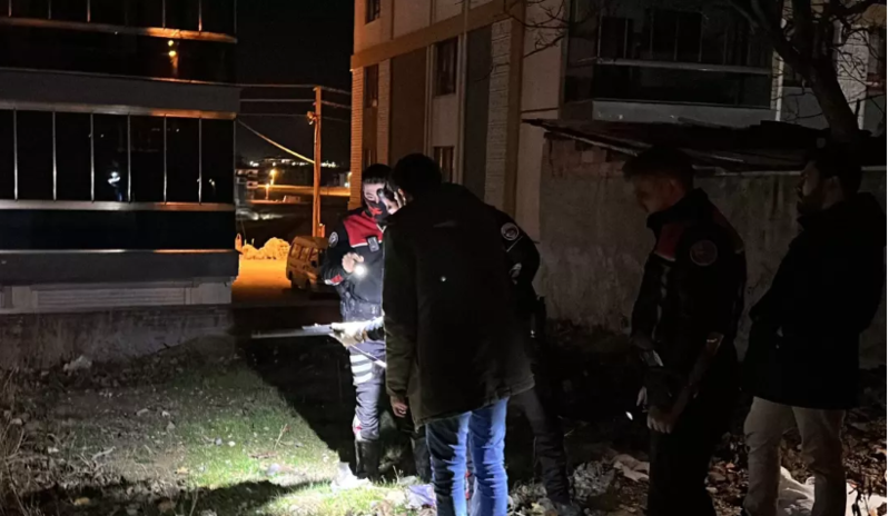 Oğul anasına şiddət göstərdiyi iddia olunan atasını döyüb - VİDEO