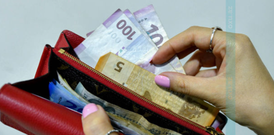 Bakıda mağazalarda iki nəfərin pulqabıları oğurlanıb