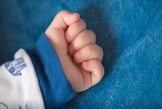 Ana yeni doğduğu körpəsini satdı