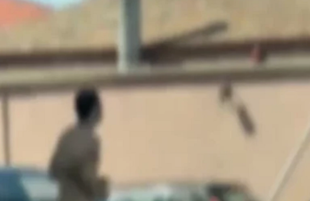 Bakıda yolda lüt gəzən gənc saxlanıldı