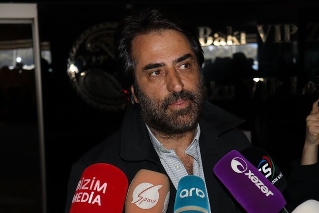 Mahsun Kırmızıgül Bakıda sualları cavablandırdı - FOTO-VİDEO