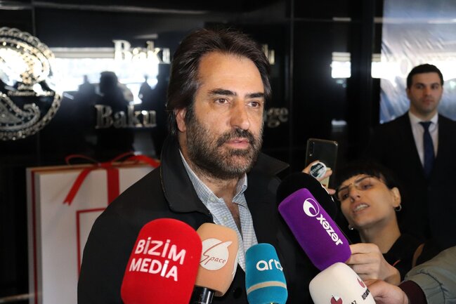 Mahsun Kırmızıgül Bakıda sualları cavablandırdı - FOTO-VİDEO