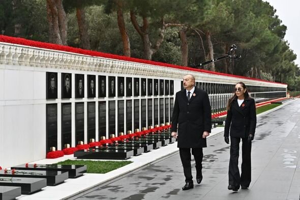 Prezident və xanımı Şəhidlər xiyabanını ziyarət ediblər - FOTO/VİDEO