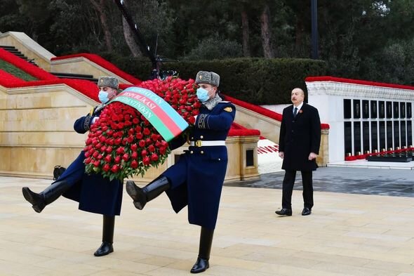 Prezident və xanımı Şəhidlər xiyabanını ziyarət ediblər - FOTO/VİDEO
