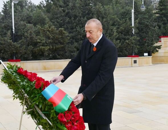 Prezident və xanımı Şəhidlər xiyabanını ziyarət ediblər - FOTO/VİDEO