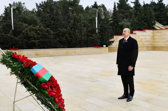 Prezident və xanımı Şəhidlər xiyabanını ziyarət ediblər - FOTO/VİDEO