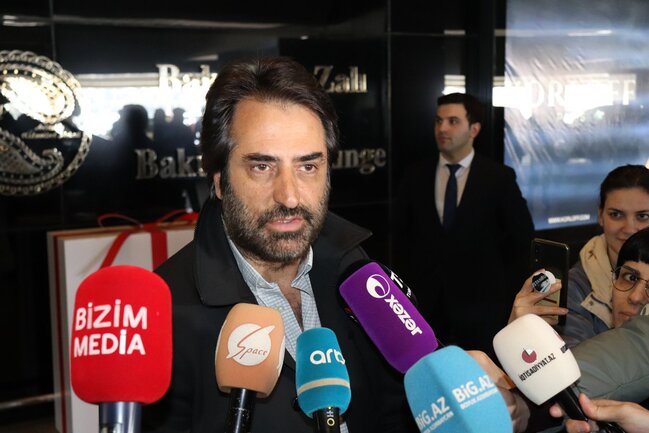 Mahsun Kırmızıgül Bakıda sualları cavablandırdı - FOTO-VİDEO