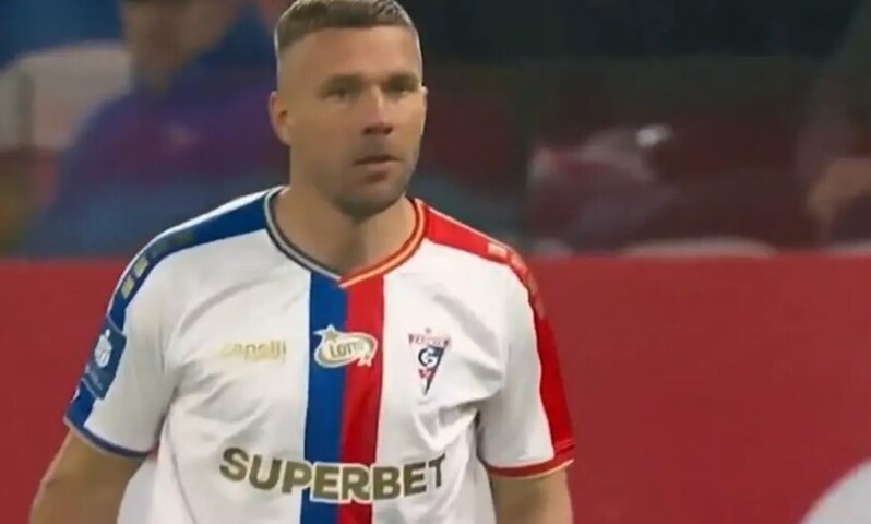 Maça girdikdən 2 dəqiqə sonra rəqibini vurub meydanı tərk etdi