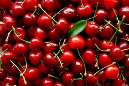 Bakının məşhur bazarında 2000 manatlıq gilas OĞURLANDI