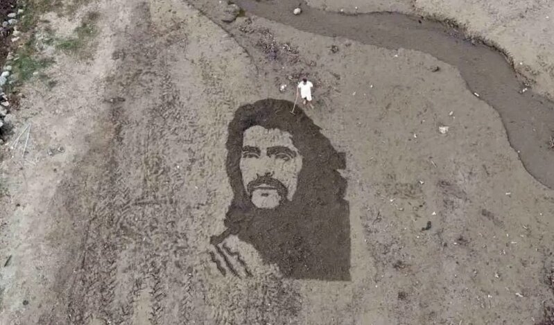 Sənət sərhəd tanımır: İranlı rəssam Barış Mançonu qumda canlandırdı